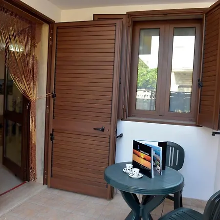 Bilocali Civico16 بيت للعطل *